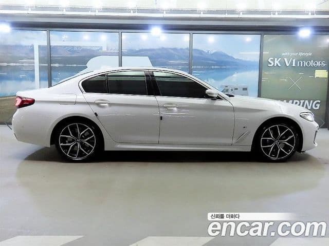 BMW 5 Series 2021 — ფოტო 2/20