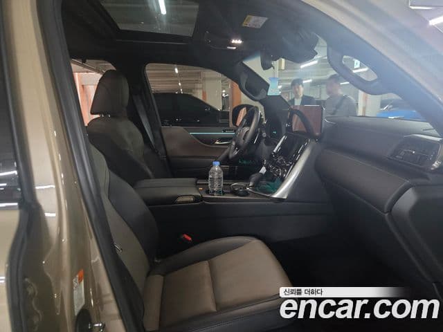 Lexus LX 2025 — фото 8 из 12