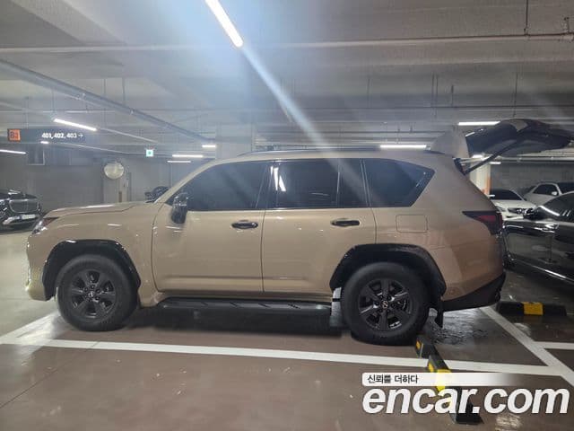 Lexus LX 2025 — фото 9 из 12