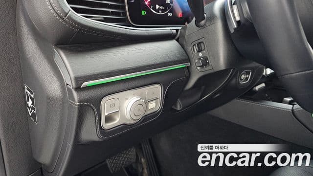 Mercedes-Benz GLE-Class 2025 — Photo 8/34
