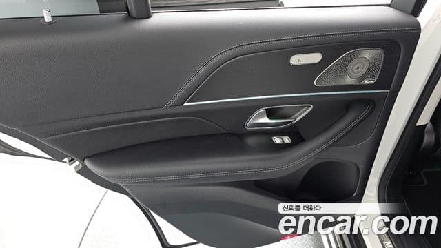 Mercedes-Benz GLE-Class 2025 — Photo 20/34