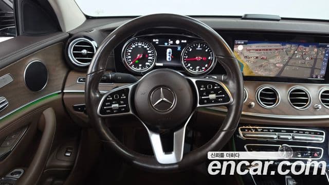Mercedes-Benz E-Class 2019 — Фото 11/20