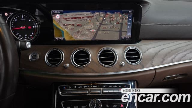 Mercedes-Benz E-Class 2019 — Фото 12/20
