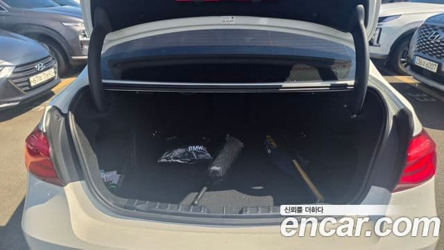 BMW 3 Series 2018 — Şəkil 13/14