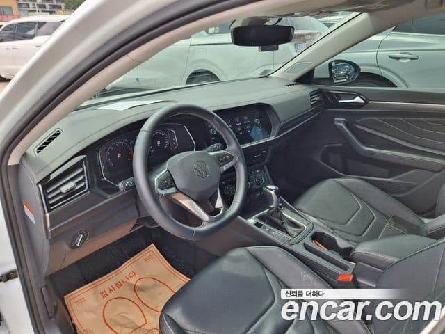 Volkswagen Jetta 2023 — Şəkil 7/20