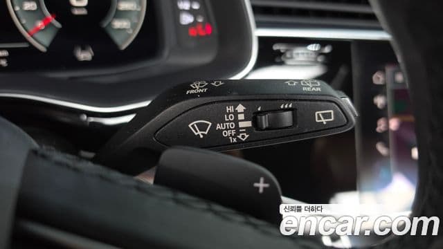 Audi Q8 2021 — Şəkil 33/35