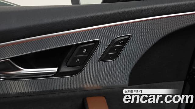 Audi Q8 2021 — Şəkil 19/35