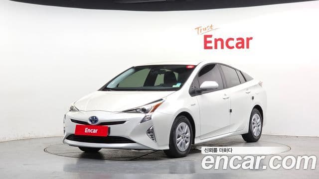 Toyota Prius 2018 — Photo 3/32