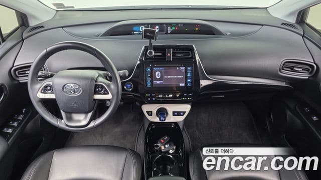 Toyota Prius 2018 — Photo 12/32
