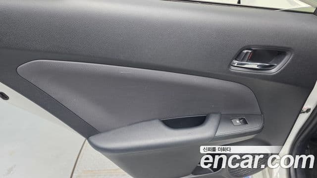 Toyota Prius 2018 — Photo 25/32