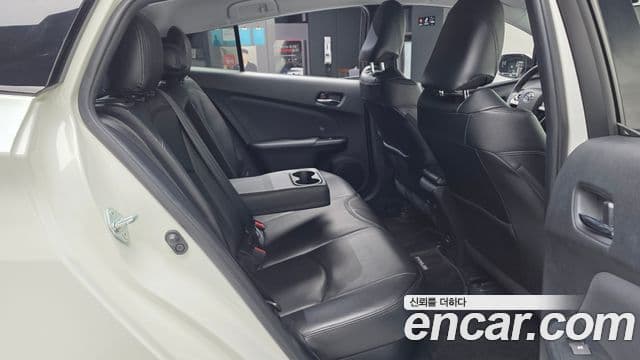 Toyota Prius 2018 — Photo 19/32