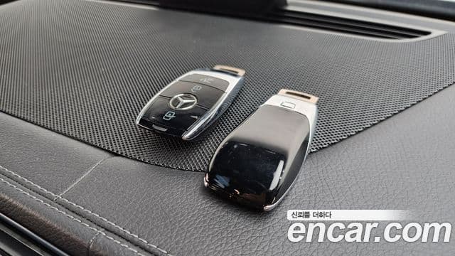 Mercedes-Benz GLS-Class 2023 — Photo 30/41