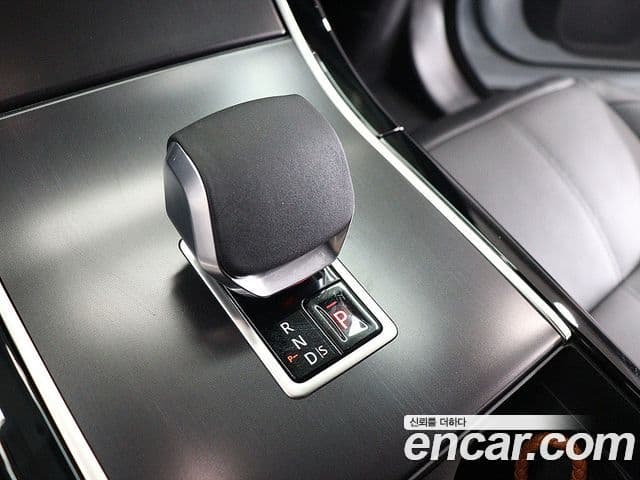 Land Rover Range Rover Velar 2026 — Photo 7/20
