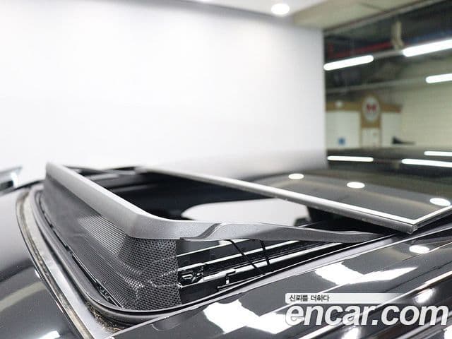 Land Rover Range Rover Velar 2026 — Photo 15/20