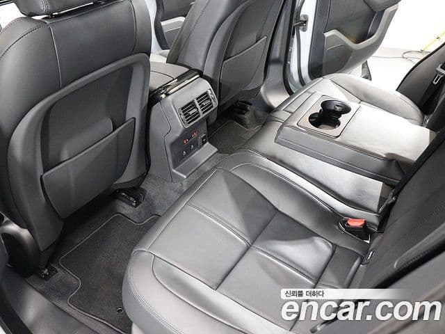 Land Rover Range Rover Velar 2026 — Photo 10/20