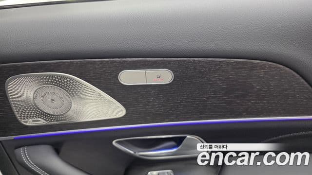Mercedes-Benz GLE-Class 2023 — Photo 8/32