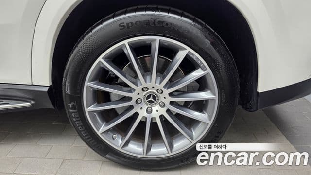 Mercedes-Benz GLE-Class 2023 — Photo 28/32