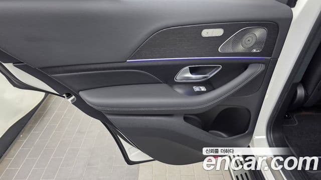 Mercedes-Benz GLE-Class 2023 — Photo 30/32