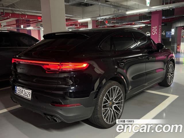 Porsche Cayenne 2022 — Photo 17/20