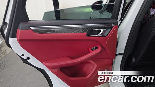 Porsche Macan 2022 — Photo 4/31