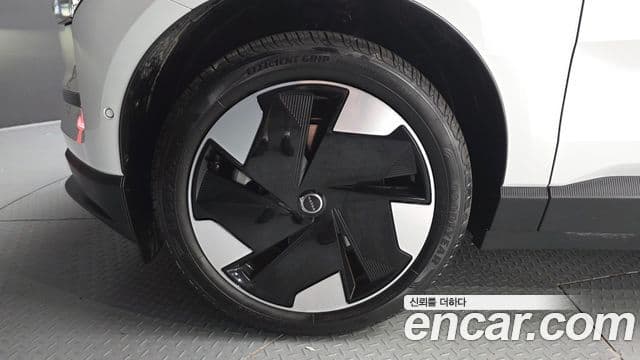 Volvo EX30 2026 — ფოტო 19/20