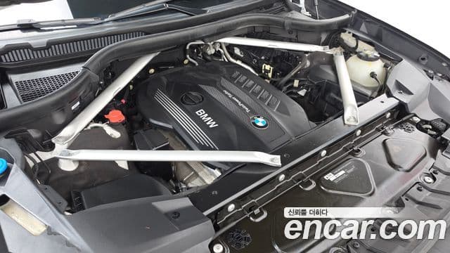 BMW X7 2020 — Photo 22/36