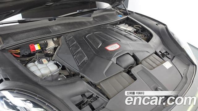 Porsche Cayenne 2020 — Photo 27/35