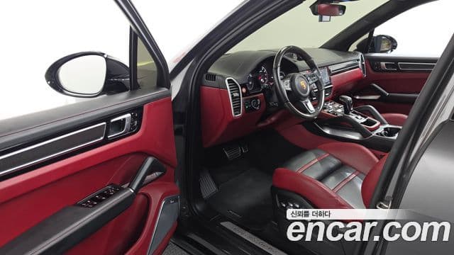 Porsche Cayenne 2020 — Photo 30/35