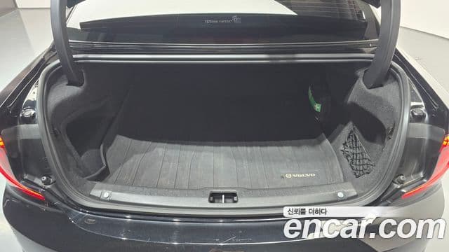 Volvo S90 2021 — Şəkil 28/33