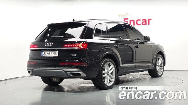 Audi Q7 2023 — Photo 11/41