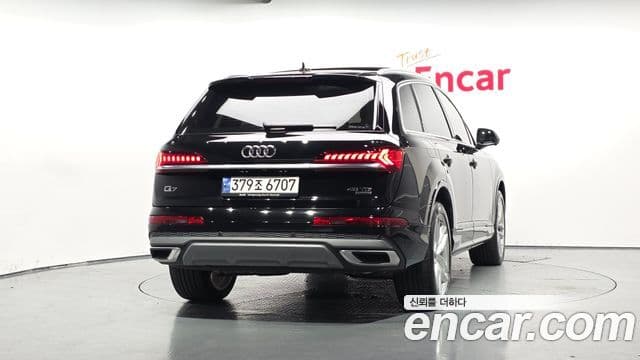 Audi Q7 2023 — Photo 15/41