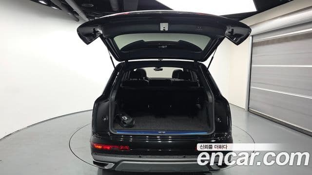Audi Q7 2023 — Photo 25/41