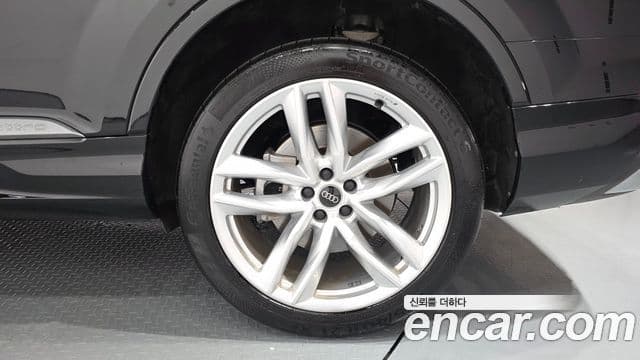 Audi Q7 2023 — Photo 17/41