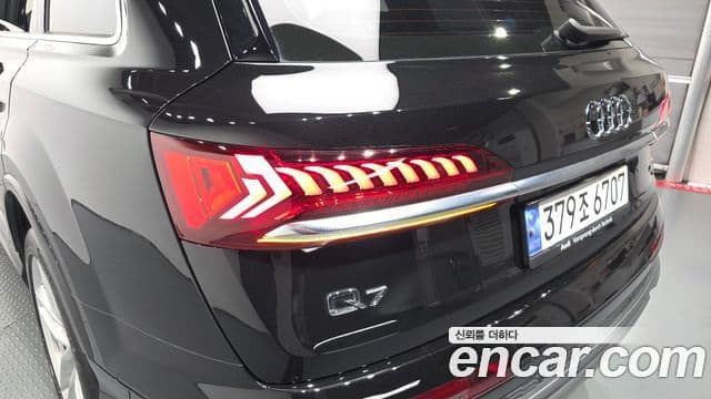 Audi Q7 2023 — Photo 22/41