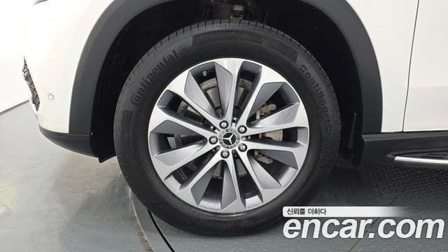 Mercedes-Benz GLE-Class 2023 — Photo 24/41