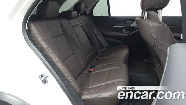 Mercedes-Benz GLE-Class 2023 — Photo 9/41