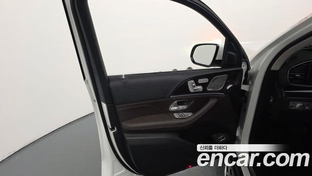 Mercedes-Benz GLE-Class 2023 — Photo 19/41