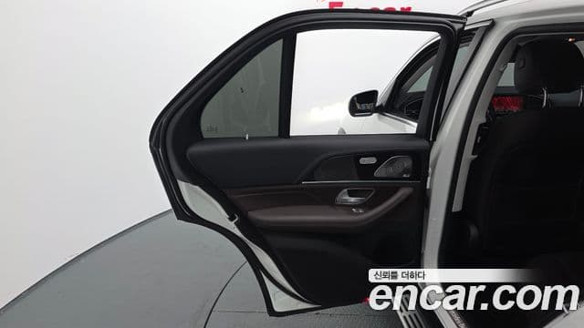 Mercedes-Benz GLE-Class 2023 — Photo 1/41