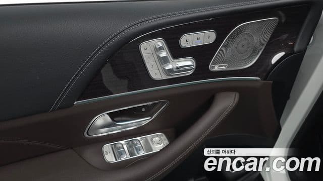 Mercedes-Benz GLE-Class 2023 — Photo 21/41