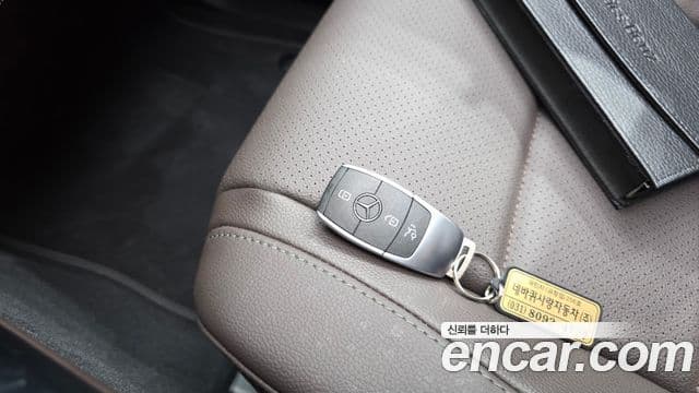 Mercedes-Benz GLE-Class 2023 — Photo 25/41