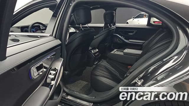 Mercedes-Benz S-Class 2022 — Photo 17/37