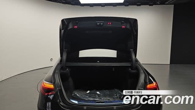 Mercedes-Benz S-Class 2022 — Photo 15/37