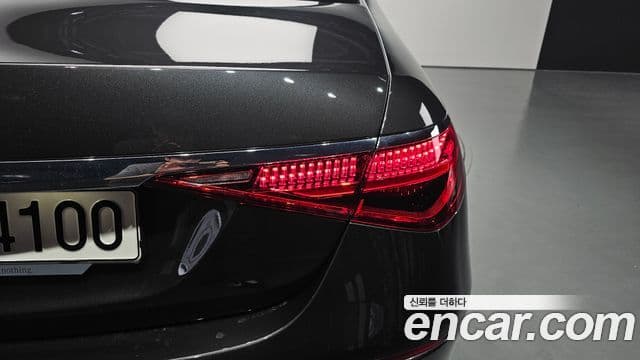 Mercedes-Benz S-Class 2022 — Photo 33/37