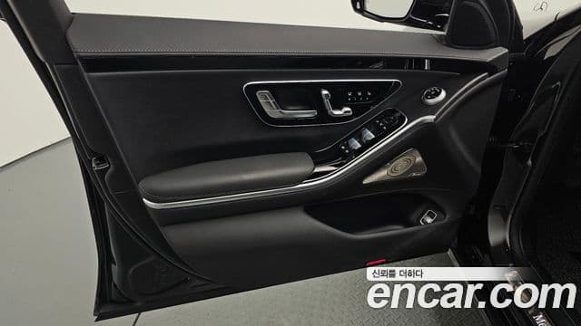 Mercedes-Benz S-Class 2022 — Photo 3/37