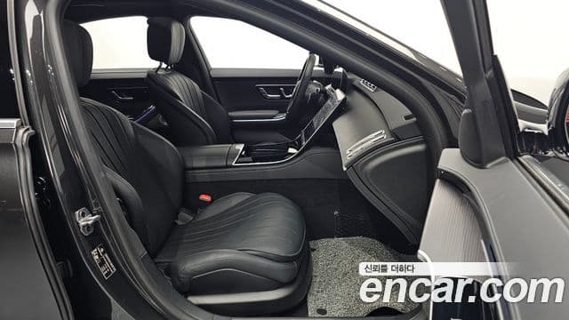 Mercedes-Benz S-Class 2022 — Photo 25/37