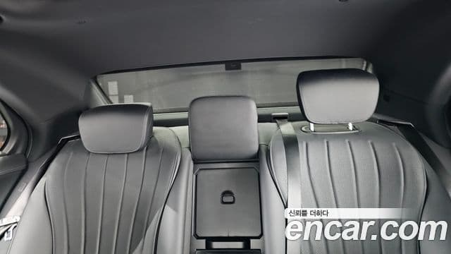 Mercedes-Benz S-Class 2022 — Photo 24/37