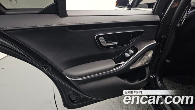 Mercedes-Benz S-Class 2022 — Photo 16/37