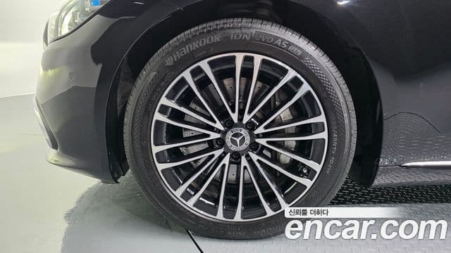 Mercedes-Benz S-Class 2021 — Photo 17/34