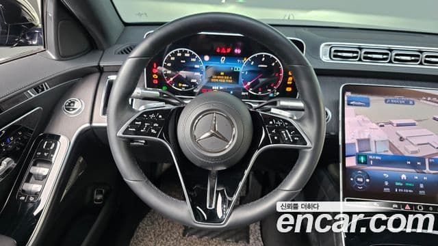 Mercedes-Benz S-Class 2021 — Photo 10/34