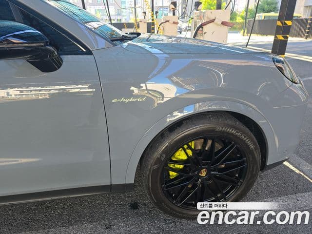 Porsche Cayenne 2024 — Photo 9/16